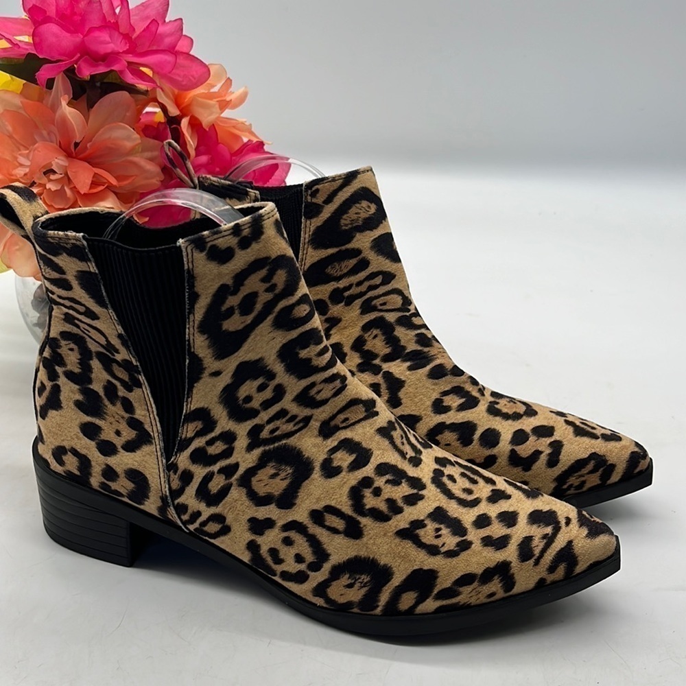 Microsuede leopard Chelsea Boot Sz 39. MCA1256D